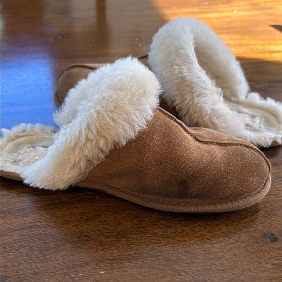 UGG Slippers - Picture 6 of 6